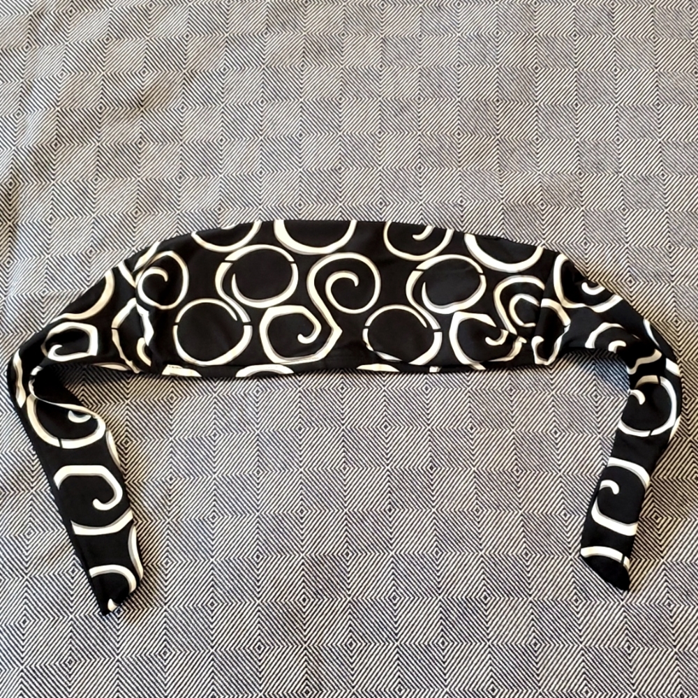 Strapless patterned bikini swimsuit top